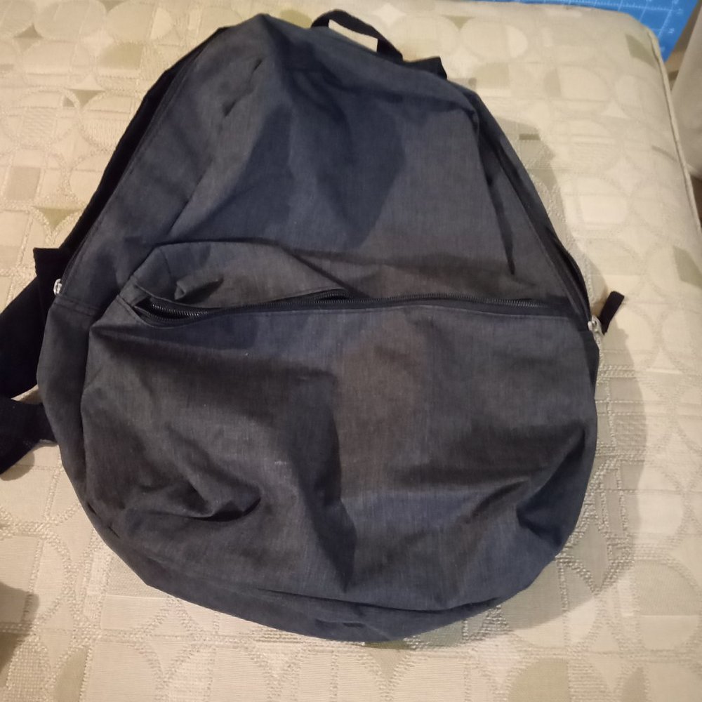 Three NEW backpacks - Picture 3 of 4